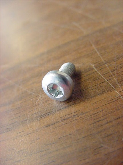 Schraube GF/Tapt. M 4x8 mm