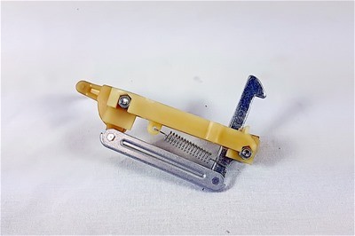 HEADLIFT LATCH ASSEMBLY