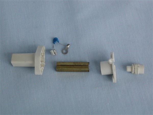 BRUSH CAP